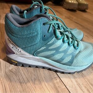 Brand New Goretex Mid Antora hiking sneaker